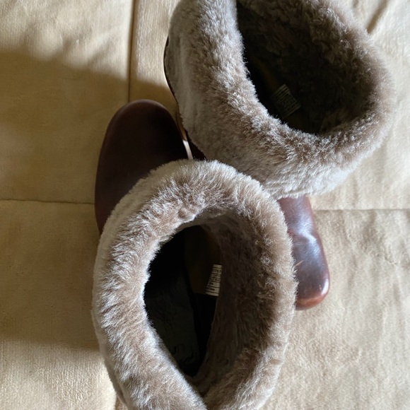 Ugg Ankle Boots - Picture 2 of 4